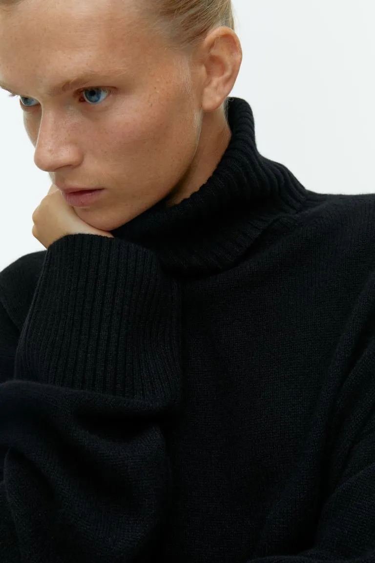 H&M cashmere turtleneck sweater, black